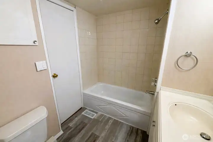 Another angle on the bath
