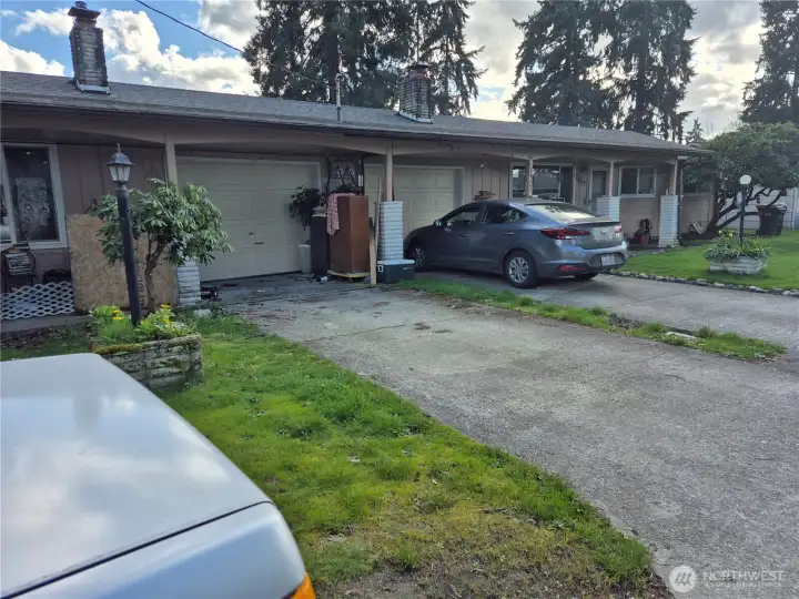 2 Driveways & 2 Garages