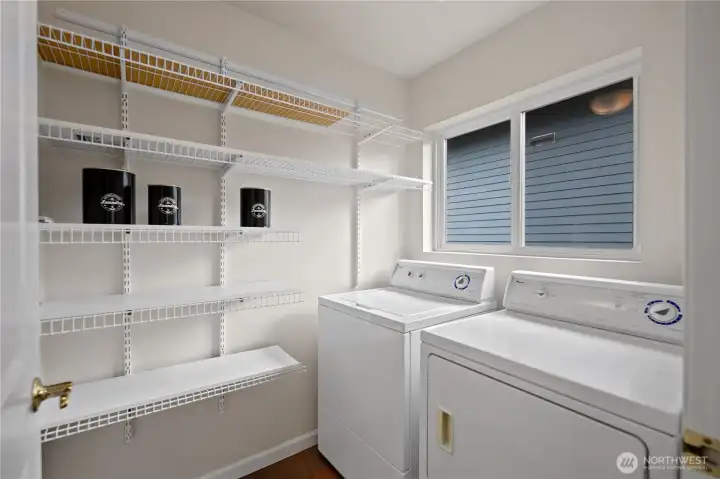 Pantry/laundry room off the ktichen