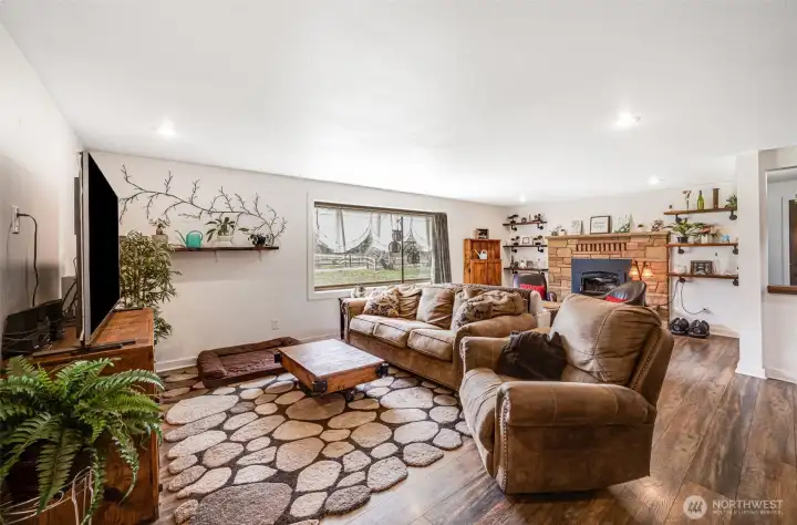 Bright Natural Light with picturesque views of pastures