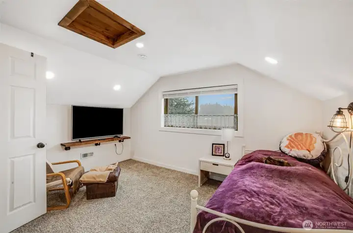 Upstairs Guest Bedroom 1