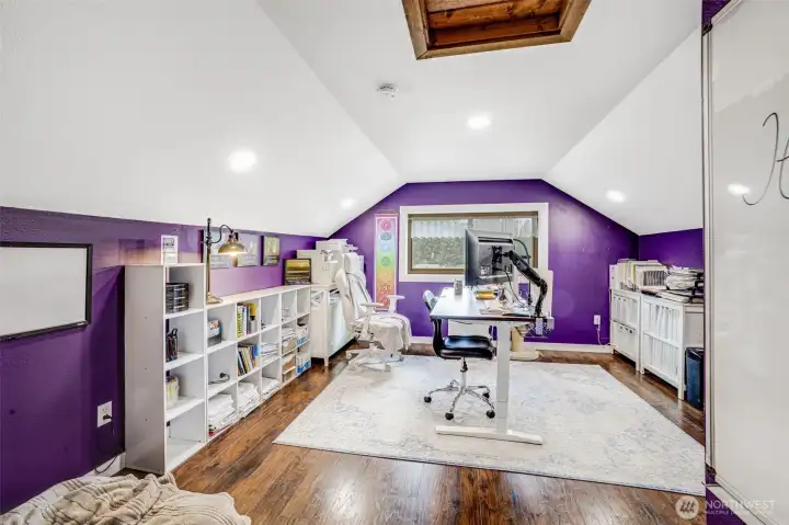 Upstairs Guest Bedroom 2 - Accent Barn Doors for extra storage