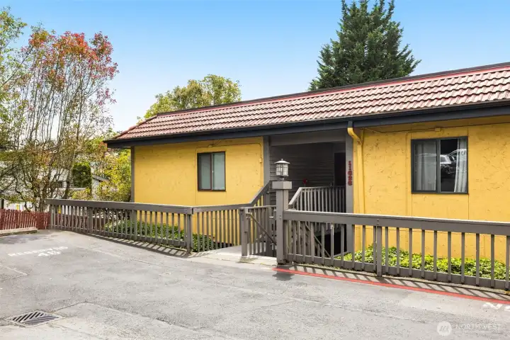 Front of building, unit is downstairs on the ground floor Front of building, unit is downstairs on the ground floor
