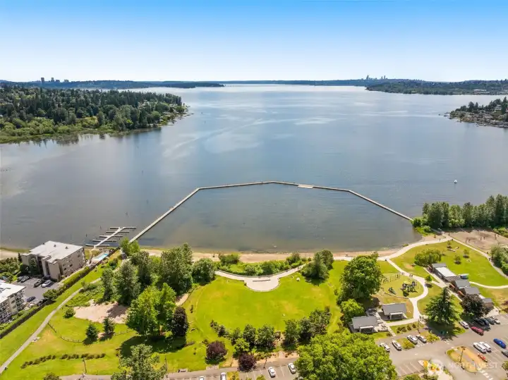 Aerial view of nearby Juanita Beach Park (0.4 mile away) Aerial view of nearby Juanita Beach Park (0.4 mile away)