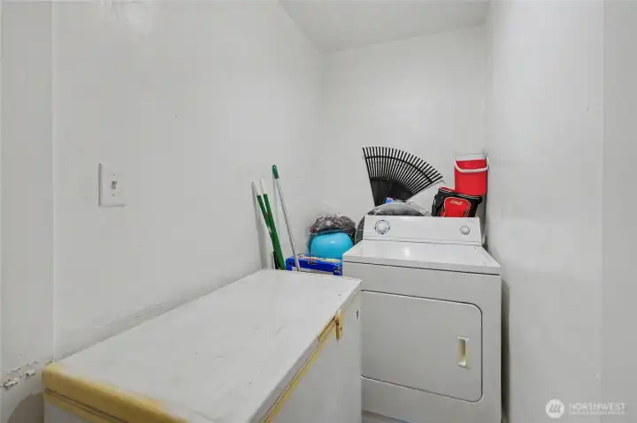 Laundry room in 816