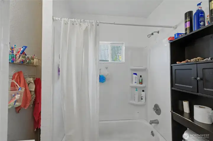 Bathroom of 814