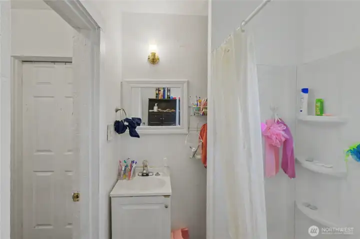 Bathroom of 816
