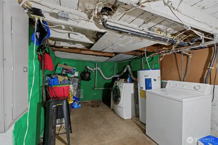Laundry room in 814