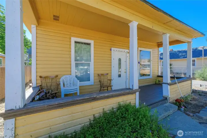 Front of home 816