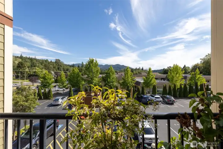 Welcome Home to this Pet friendly Condo near WWU