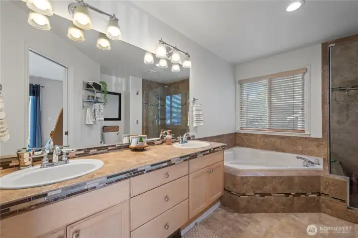 Primary 5 piece ensuite Primary 5 piece ensuite