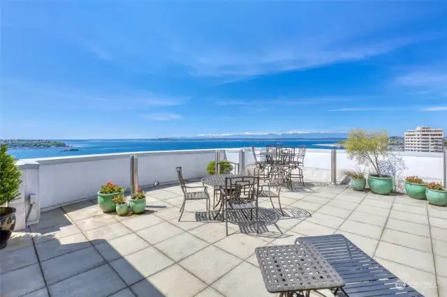 1 of 4 Spacious Rooftop Decks with Spectacular views!
