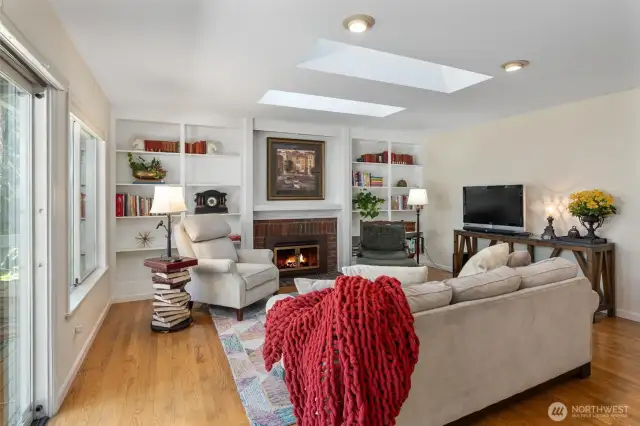 Bonus / Rec Room - Room for Pool table and / or desk