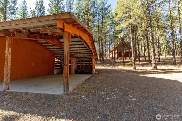 Garage & carport