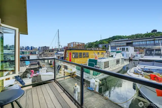 This is a smaller deck off the living room towards the marina. It is likely possible to add a full rooftop deck, which is what a neighbor with a similar houseboat has done and added additional huge upper deck of living space.