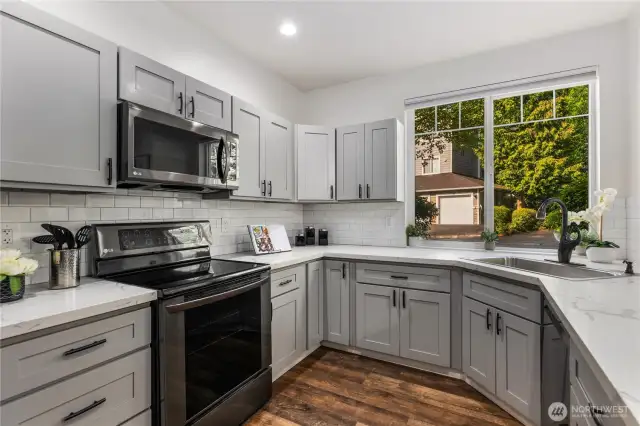 Enjoy an updated kitchen with beautiful LG appliances.
