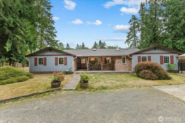 Secluded equestrian property on 2.8 acres