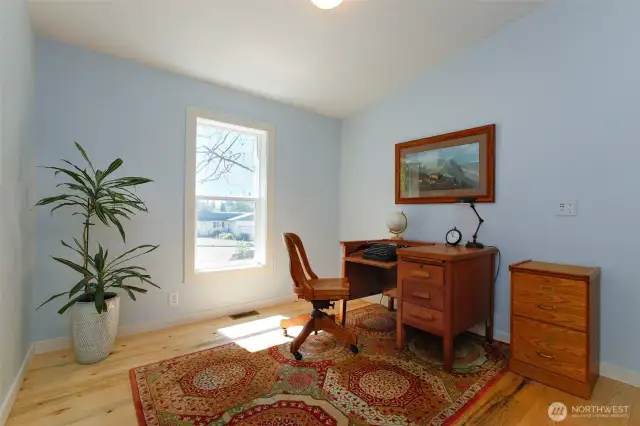 Bonus room / office