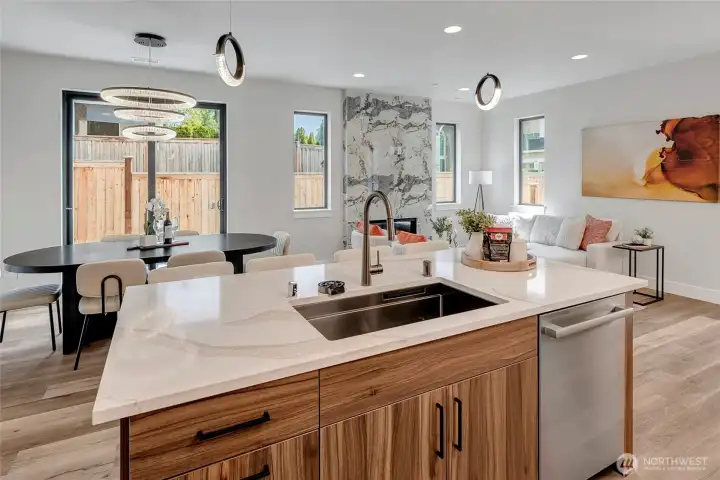 Sink with built-in vegetable rinser