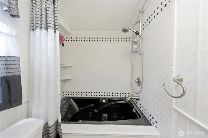 Soaker/jetted tub and shower in primary bathroom.