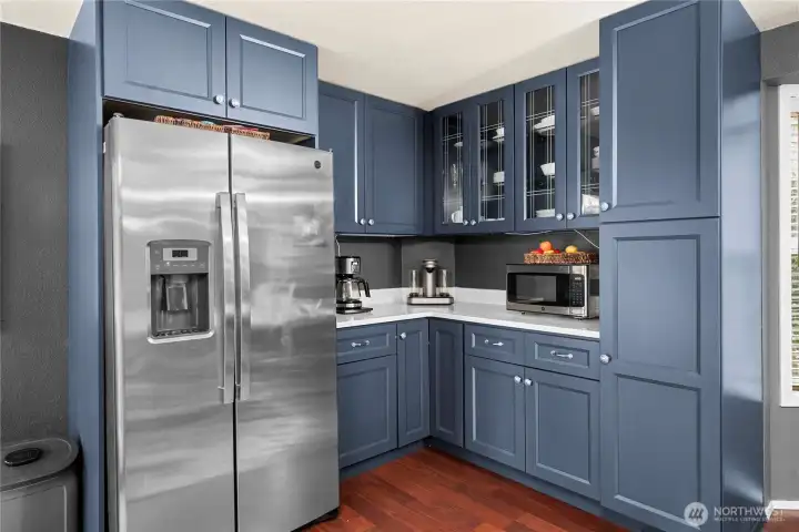 Here is the panty/coffee/bar area