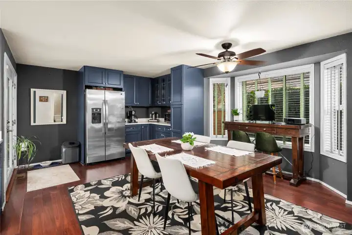 So many windows and natural light in here