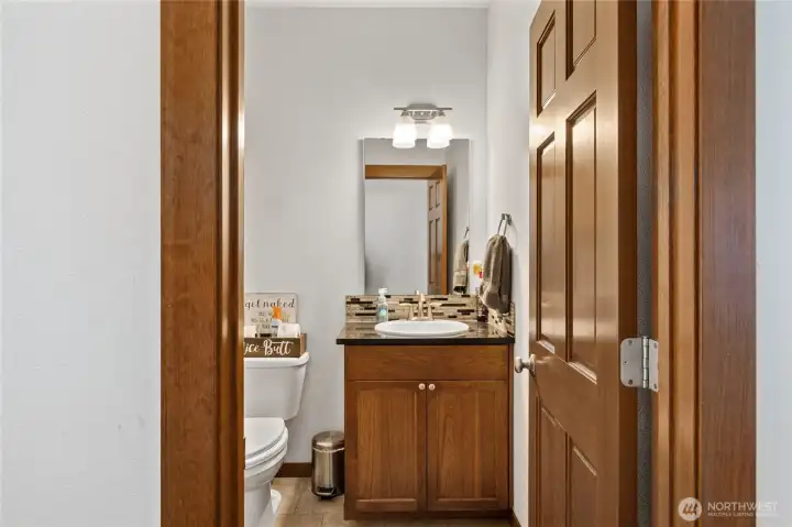 Guest 1/2 Bathroom