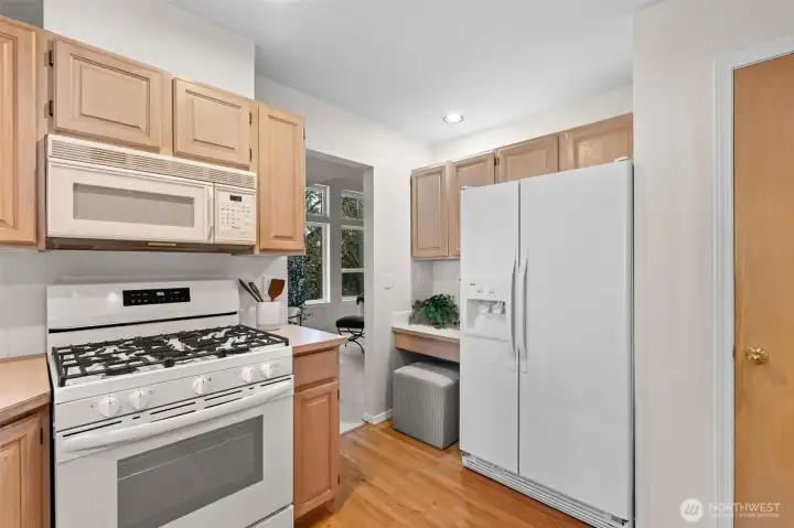 Gracious kitchen storage encourages culinary adventure.
