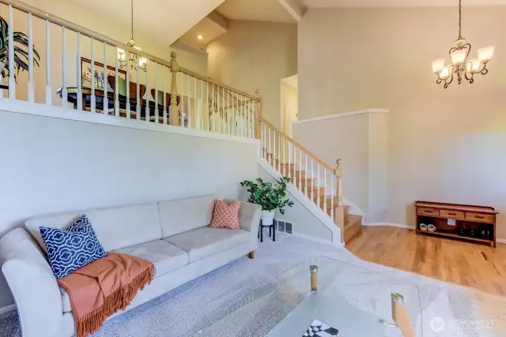 Great floor plan with high ceilings and abundant light