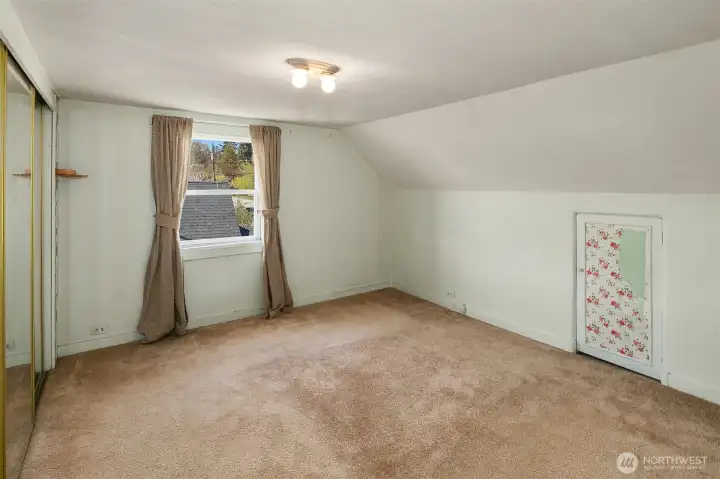 2nd bedroom upstairs