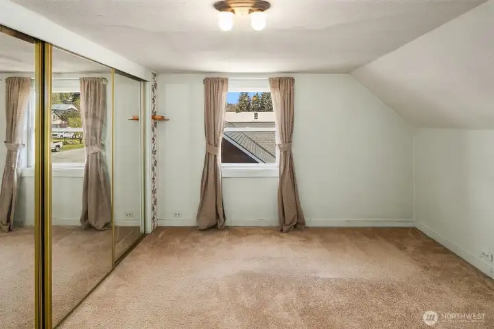 Another view of 2nd bedroom upstairs