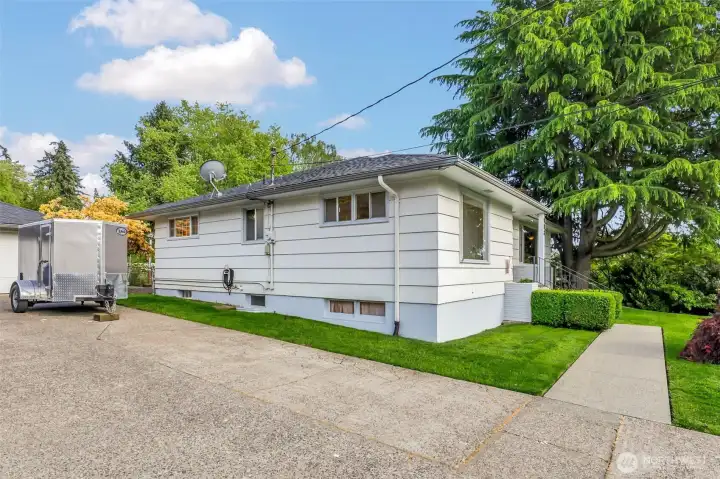 extra long & wide driveway