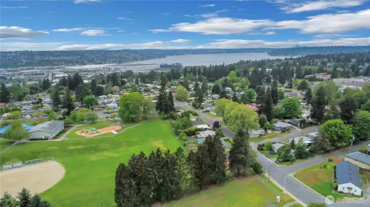 Minutes from Boeing & Lake Washington!