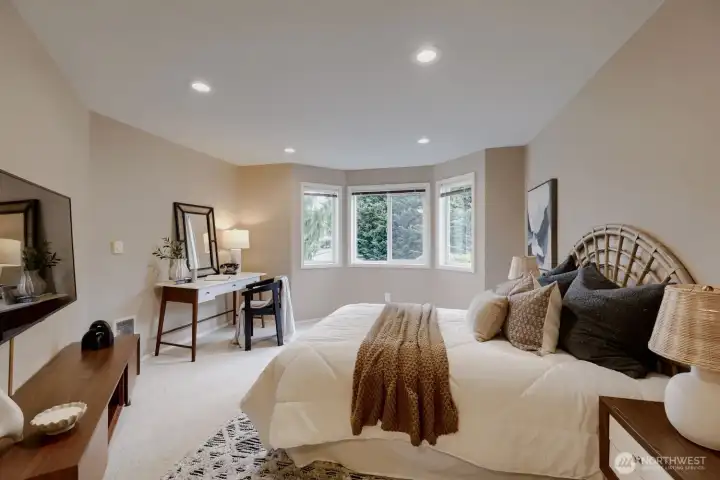 Second Bedroom in a Private Wing - Perfect for Guests or Home Office