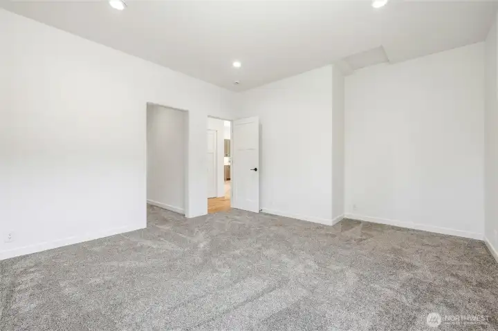 Spacious bedroom with fresh finishes and plenty of natural light. Spacious bedroom with fresh finishes and plenty of natural light.