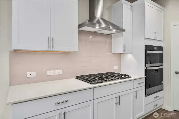 Photos of a previously completed home. Actual colors and finishes may vary. See site agent for details.