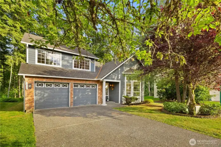 Welcome home to Klahanie to this recently renovated home!