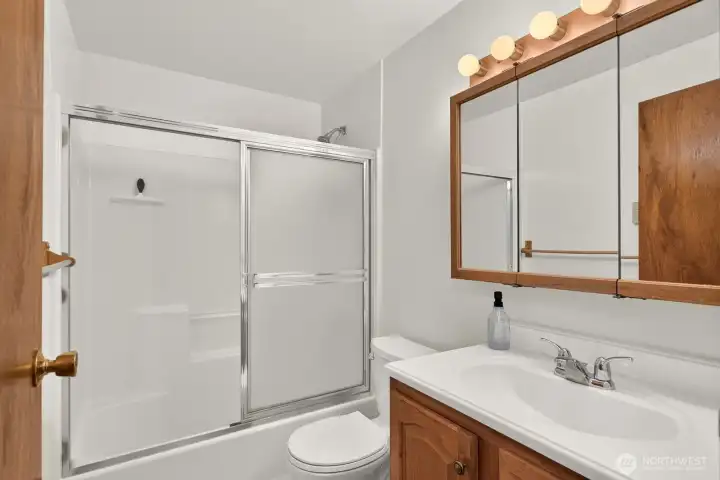 Upper Full Bath