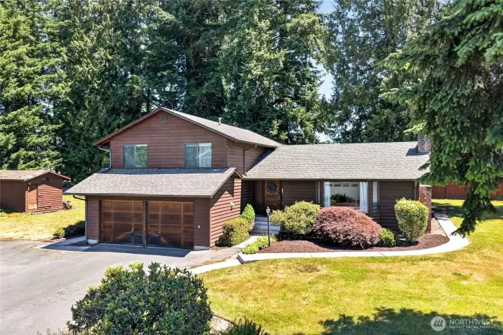 1950 square foot tri-level on level 3/4 acre in the Renton Highlands. Zoned R8 and no HOA offering endless possibilities for ADU, DADU or possible short plat. Buyer to verify