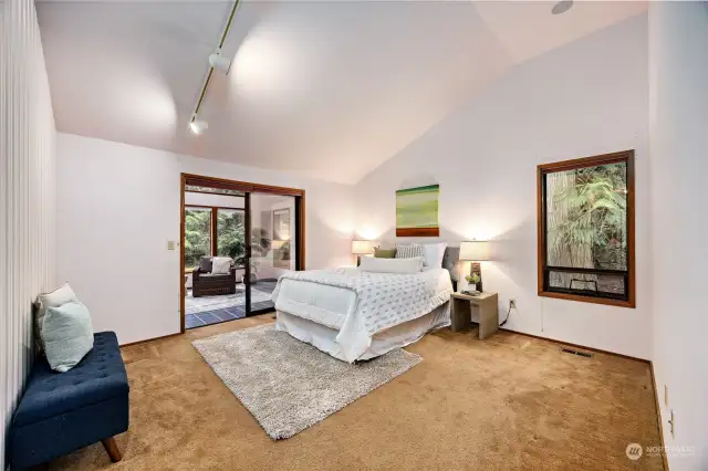 Expansive primary bedroom.