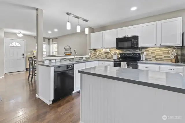 Recessed and pendant lighting. Full tile back splash.