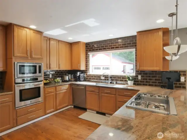 This Chef's kitchen celebrates cooking! Beautiful oak cabinets, generous granite countertops accommodates multiple cooks.