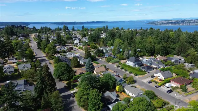Close to Point Defiance Park & Ruston Waterfront and walking distance to Proctor