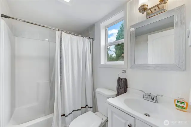 Upstairs full bath.