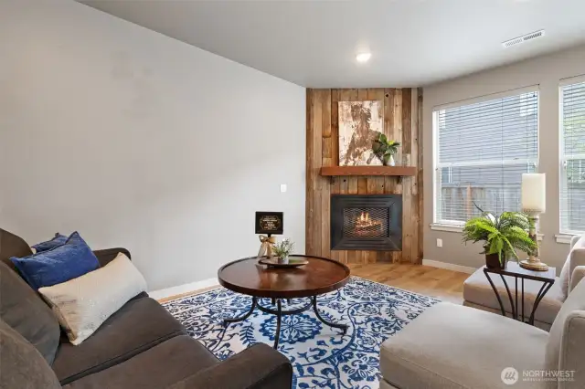 Linving room with Fireplace