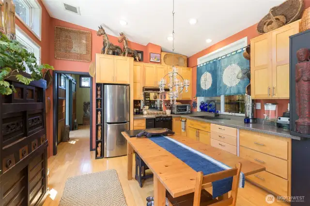 Dine in Kitchen