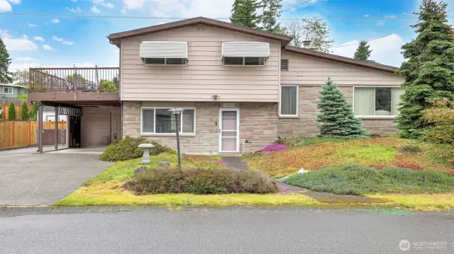 Well maintained tri-level home nestled in the heart of the highly desirable Renton Highlands neighborhood. This spacious residence offers a perfect blend of comfort & convenience, featuring a bright open-concept layout, kitchen w/ample storage space, & a generous primary. Located just minutes from RTC, this home is ideal for students, faculty, or anyone seeking convenient access to education & career opportunities. The fully fenced backyard w/glass panel deck & large patio, detached garage, & a quiet, tree-lined street add to the home’s charm & functionality. Enjoy the ease of access to major freeways, The Landing, Boeing, & Valley Medical Center, all while being surrounded by neighborhood parks, libraries, and local shops & dining.