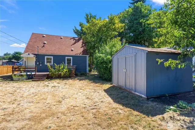 Complete with a garden shed for all your tools, this home is ready for its next chapter!