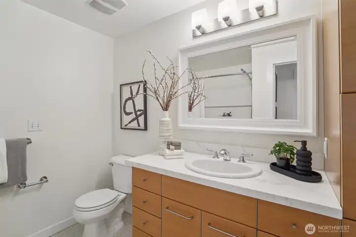 Nicely appointed full bathroom.