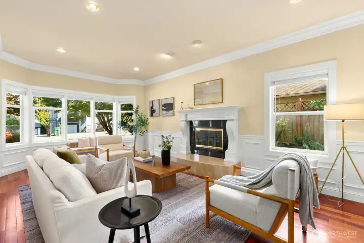 Formal living room & dining room w/fireplace